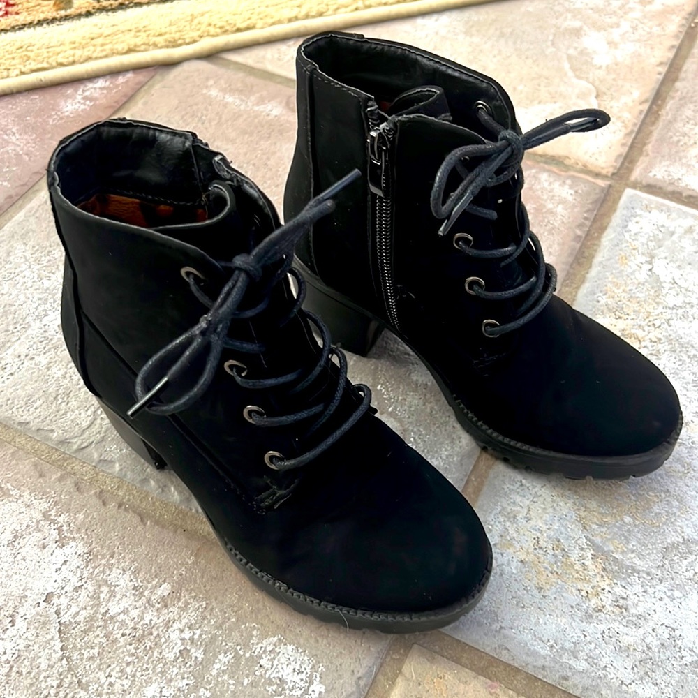 Black suede boots with heel and side zip, size 13
